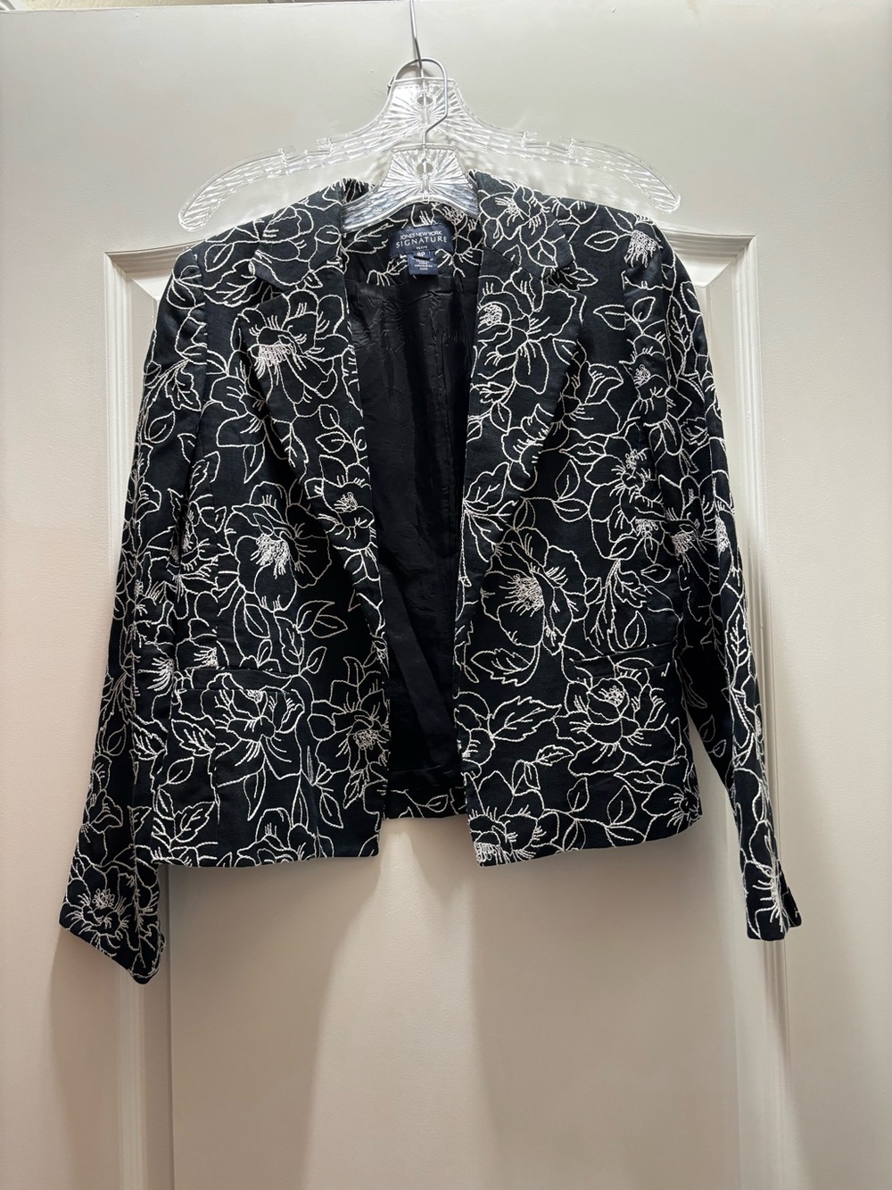 Jones New York embroidered Black & White Floral Cropped Jacket